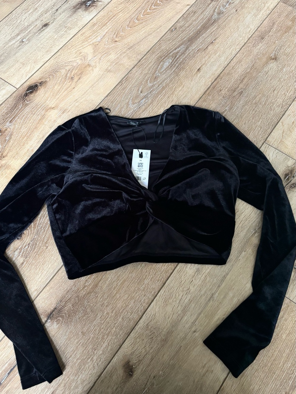 Dynamite Black Velvet Twist-Front Crop Top